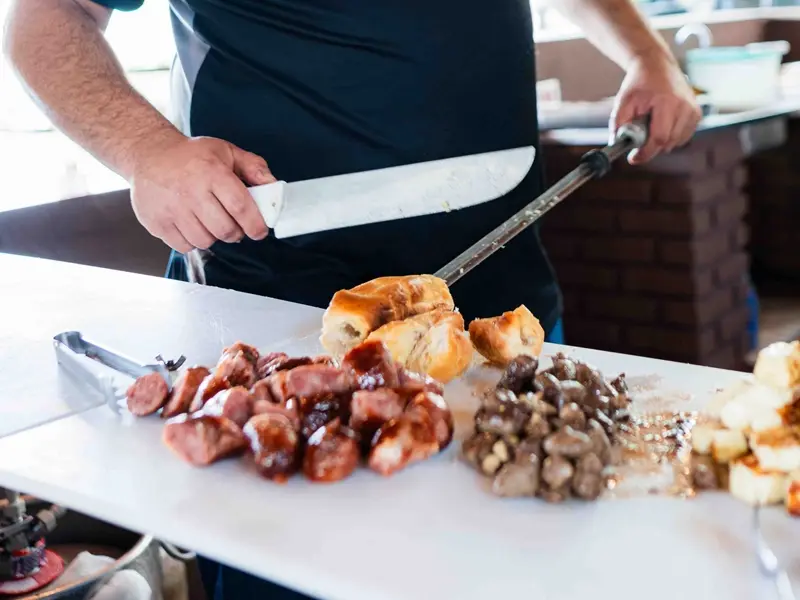Linguiça, Pão de Alho e Coração.